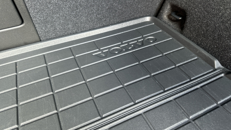 Volvo XC40 2.0 B3P Plus Dark 5dr Auto Petrol Estate